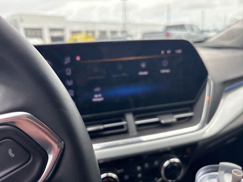 Used 2024 Chevrolet Trax LT w/ Driver Confidence Package image 9