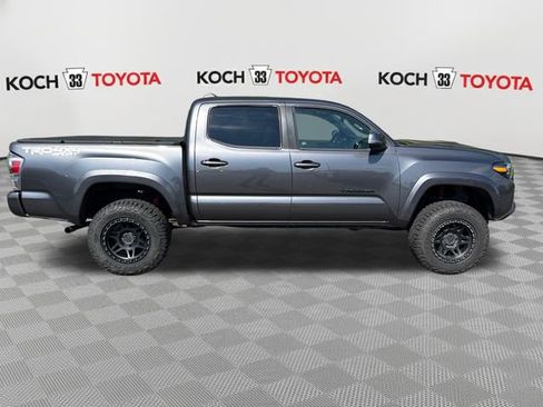 Used 2022 Toyota Tacoma TRD Sport w/ TRD Premium Sport Package AWD/4WD image 9