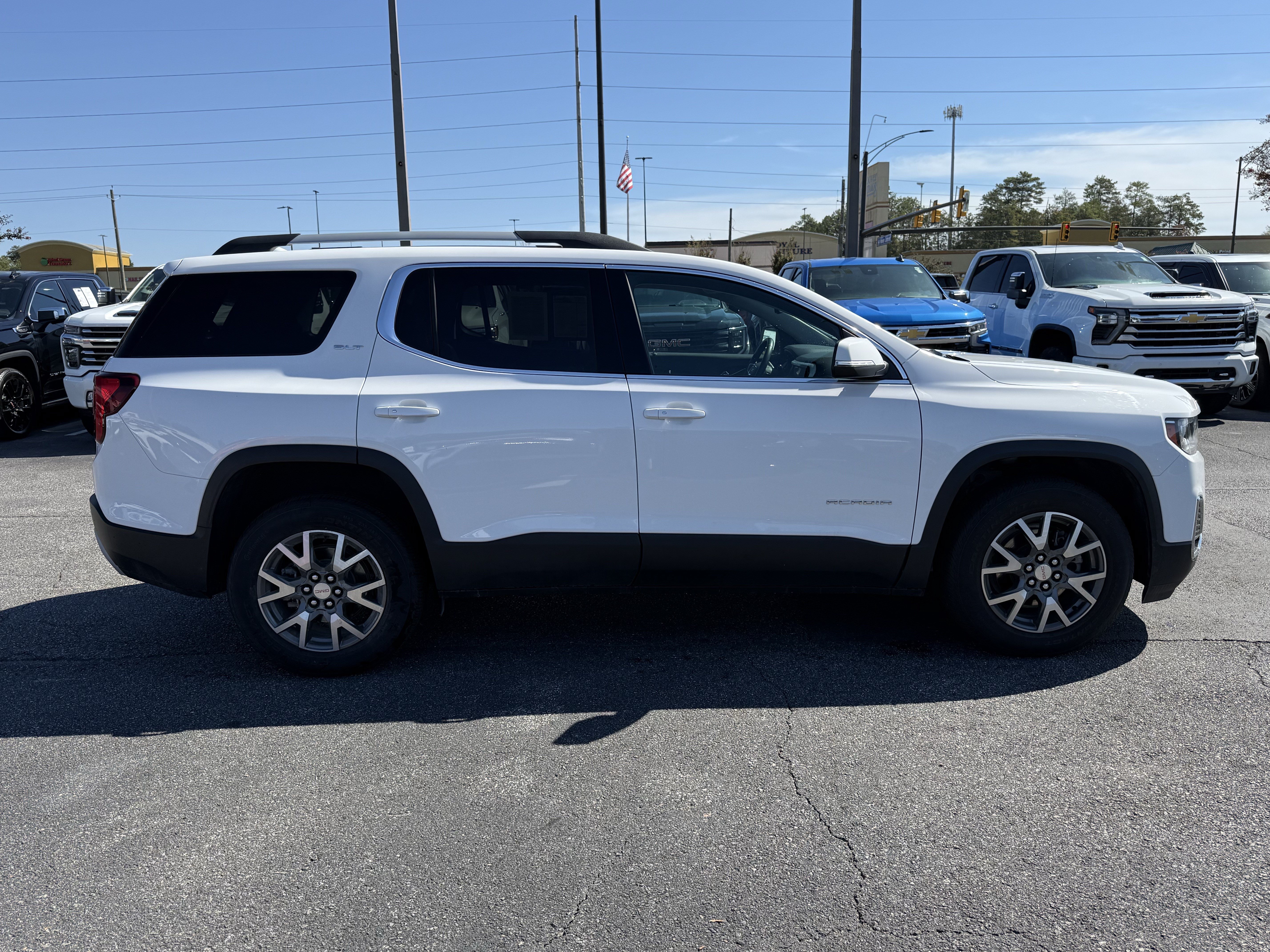 Used 2023 GMC Acadia SLT w/ Trailering Package AWD/4WD image 11