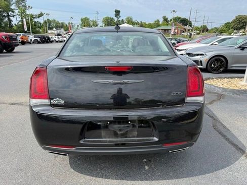 Used 2021 Chrysler 300 Touring w/ Sport Appearance Package RWD image 5