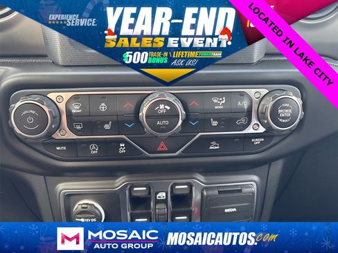 Used 2022 Jeep Gladiator Willys image 30