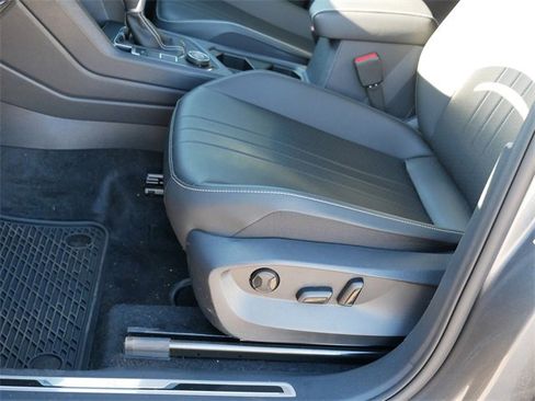 Certified 2024 Volkswagen Tiguan SE R-Line image 14