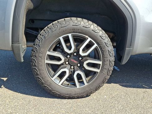Used 2024 GMC Sierra 1500 AT4 w/ Technology Package AWD/4WD image 8
