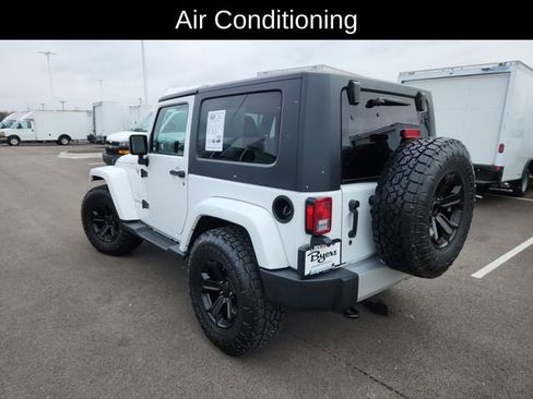 Used 2015 Jeep Wrangler Sahara image 5