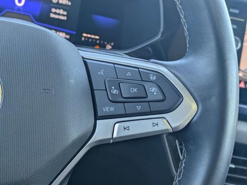 Used 2022 Volkswagen Taos SE w/ Panoramic Sunroof Package image 24