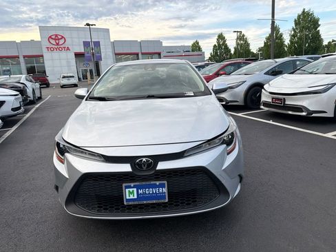 Used 2022 Toyota Corolla LE FWD image 2