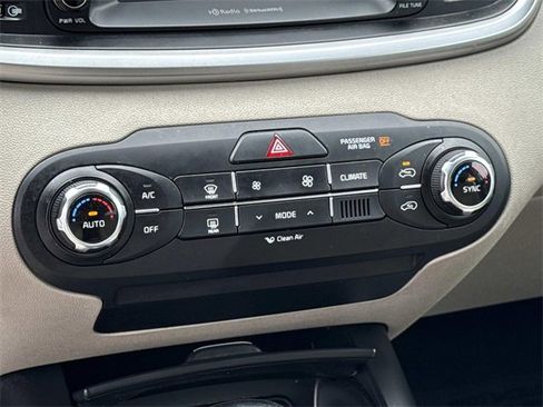 Certified 2018 Kia Sorento LX image 21