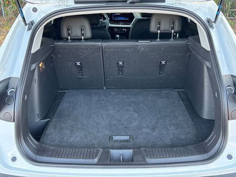 Used 2025 Chevrolet Trax LT image 31