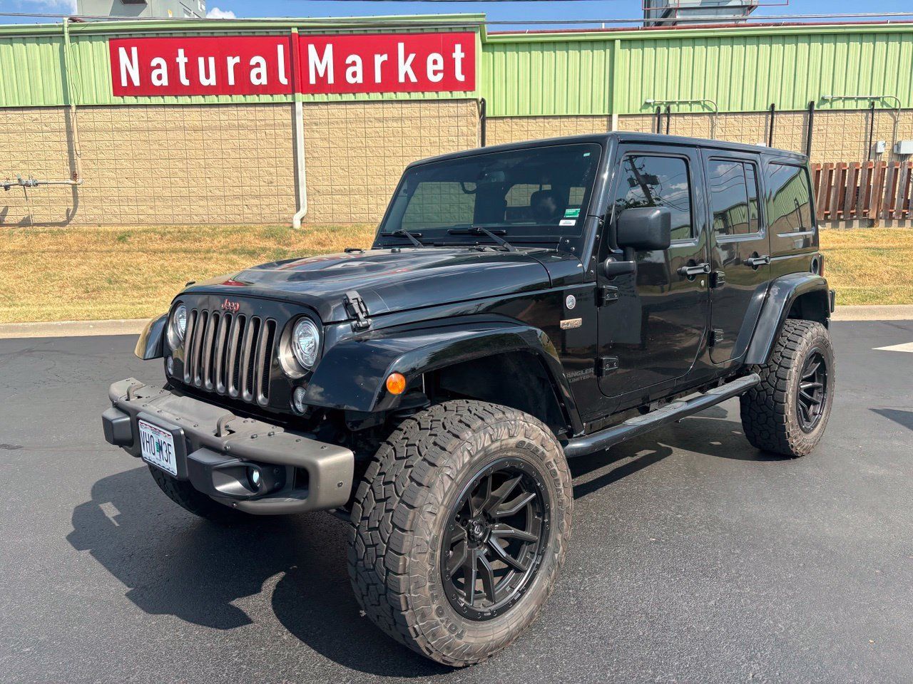 Used 2017 Jeep Wrangler Unlimited Sahara AWD/4WD image 7