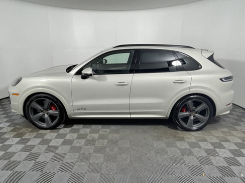 Used 2025 Porsche Cayenne GTS AWD/4WD image 2