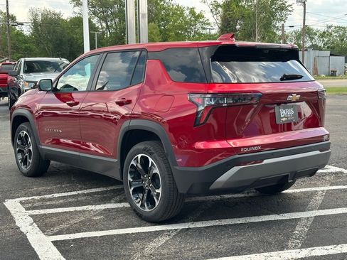 New 2026 Chevrolet Equinox LT w/ Convenience Package II FWD image 7