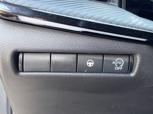 Certified 2025 Nissan Kicks SR FWD image 23