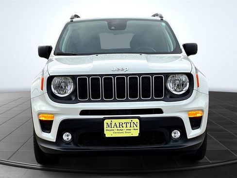 Used 2023 Jeep Renegade Latitude w/ Premium Group image 3