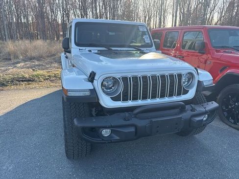 Used 2025 Jeep Wrangler Unlimited Sahara image 5