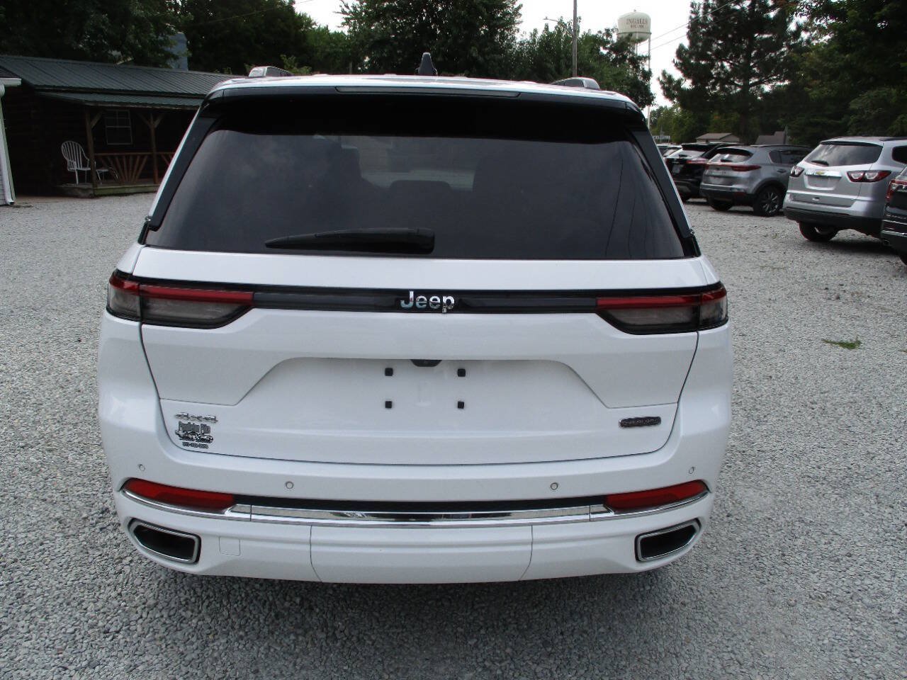 Used 2023 Jeep Grand Cherokee Overland AWD/4WD image 4