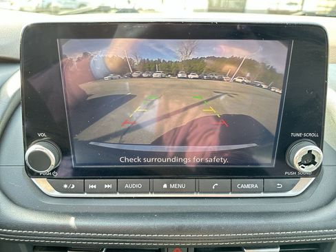 Used 2023 Nissan Rogue SV image 22