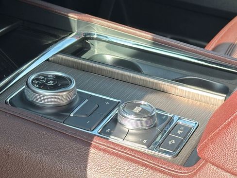 Used 2024 Ford Expedition Limited image 18