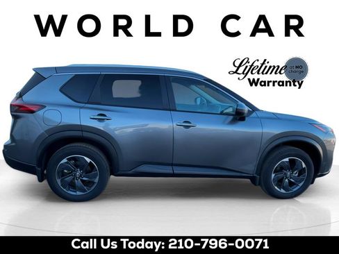Used 2025 Nissan Rogue SV w/ SV Premium Package image 8