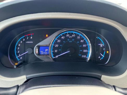 Used 2011 Toyota Sienna XLE image 14