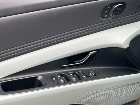 New 2025 Hyundai Elantra Limited image 12