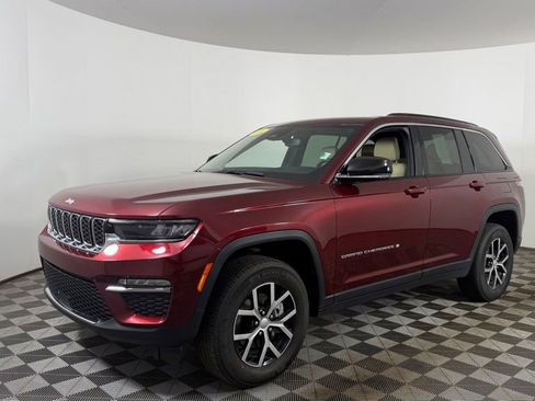 Used 2024 Jeep Grand Cherokee Limited AWD/4WD image 3