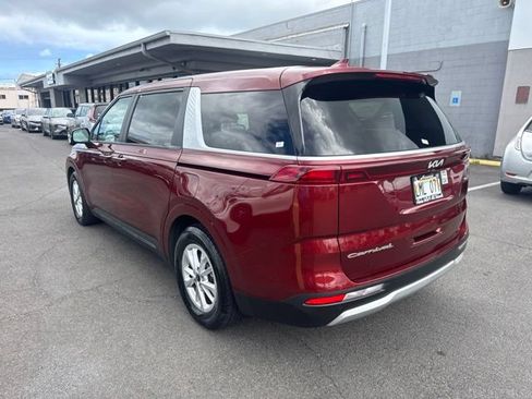 Used 2022 Kia Carnival LX FWD image 3