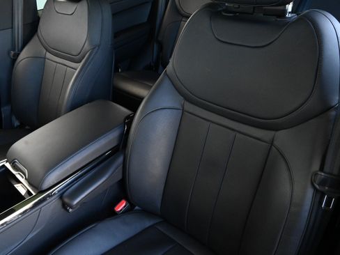 Used 2025 Land Rover Range Rover Sport Dynamic SE AWD/4WD image 12