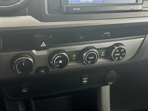 Used 2016 Toyota Tacoma SR5 w/ SR5 Appearance Package (SN) image 21