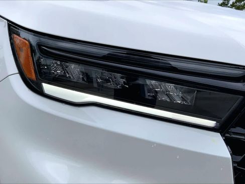 Used 2025 Honda Pilot TrailSport image 27