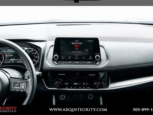 Used 2022 Nissan Rogue SV AWD/4WD image 12