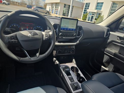 Used 2024 Ford Bronco Sport Outer Banks image 11