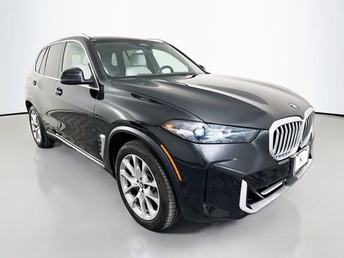Used 2024 BMW X5 xDrive40i AWD/4WD image 3