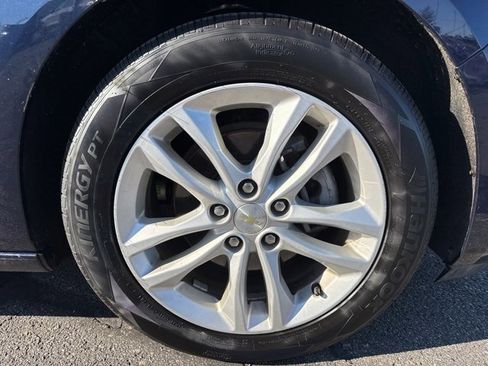 Used 2017 Chevrolet Malibu LT image 9