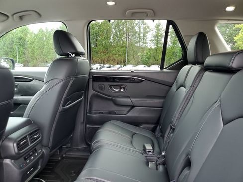 Certified 2025 Honda Pilot EX-L image 10