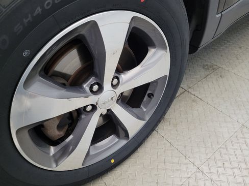 Used 2019 Jeep Cherokee Limited image 31