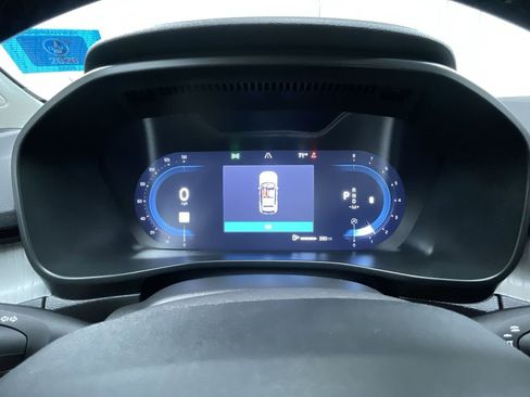 Used 2025 Volvo XC40 B5 Plus image 14