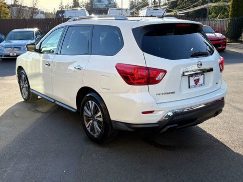Used 2018 Nissan Pathfinder SV image 7