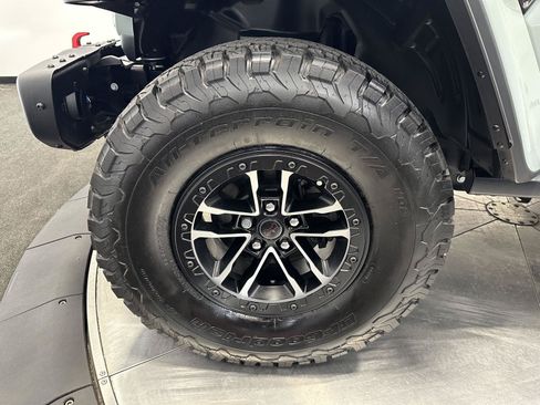 Used 2024 Jeep Wrangler Rubicon AWD/4WD image 9