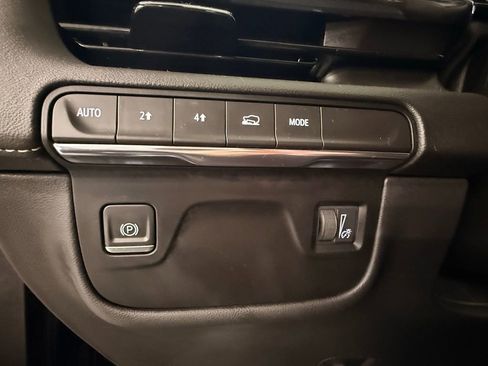 Used 2023 Cadillac Escalade Premium Luxury image 32