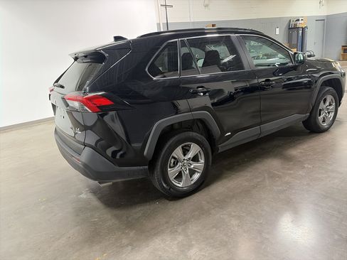 Used 2025 Toyota RAV4 LE AWD/4WD image 3