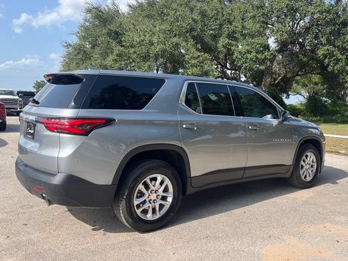 Used 2023 Chevrolet Traverse LS w/ Safety Package FWD image 5
