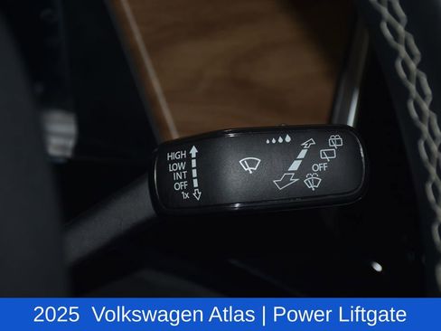 Used 2025 Volkswagen Atlas SE FWD image 12