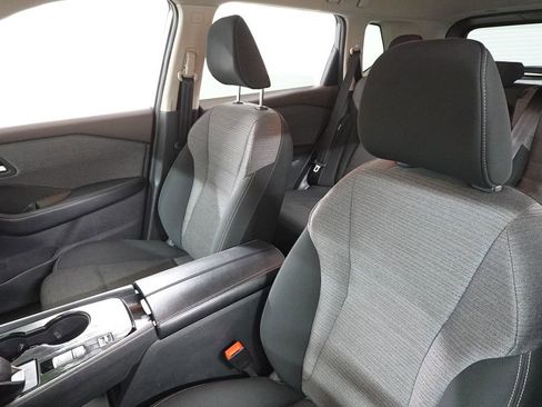 Used 2023 Nissan Rogue SV image 12