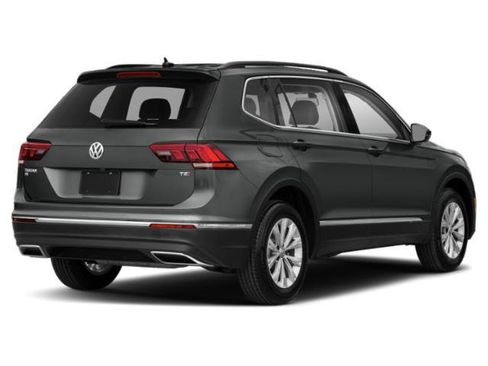 Used 2019 Volkswagen Tiguan SE image 2