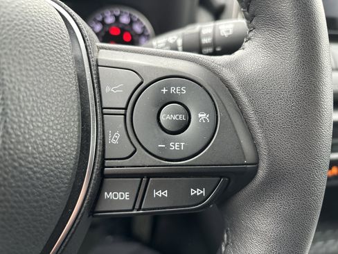 Used 2022 Toyota RAV4 XLE image 19