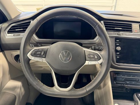 Certified 2023 Volkswagen Tiguan SE FWD image 38