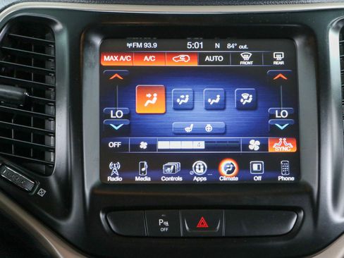 Used 2018 Jeep Cherokee Limited FWD image 19