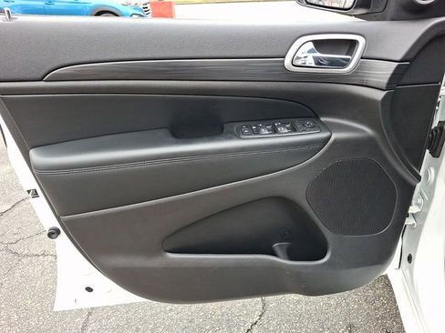 Used 2019 Jeep Grand Cherokee Altitude image 13