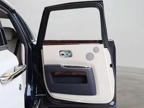 Certified 2016 Rolls-Royce Ghost RWD image 16