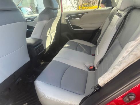 Used 2022 Toyota RAV4 XLE Premium AWD/4WD image 8
